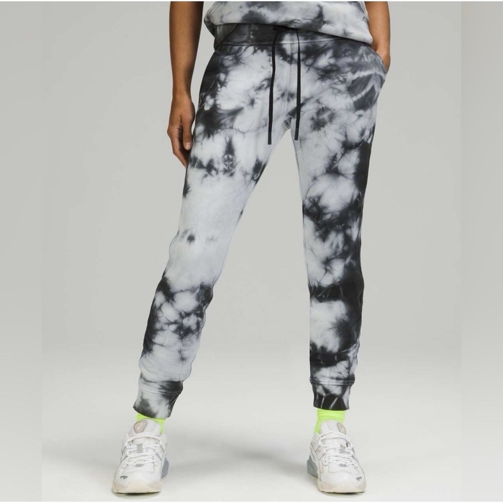 Lululemon Warm Down Joggers In Earth Dye Stone Black And White Tie Dye‎ Sz 4